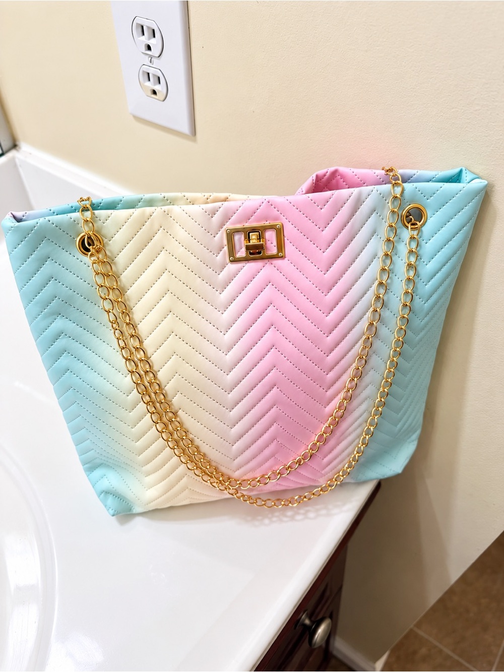 Womenโs Ombre Pastel Quilted Tote Bag with Gold Chain